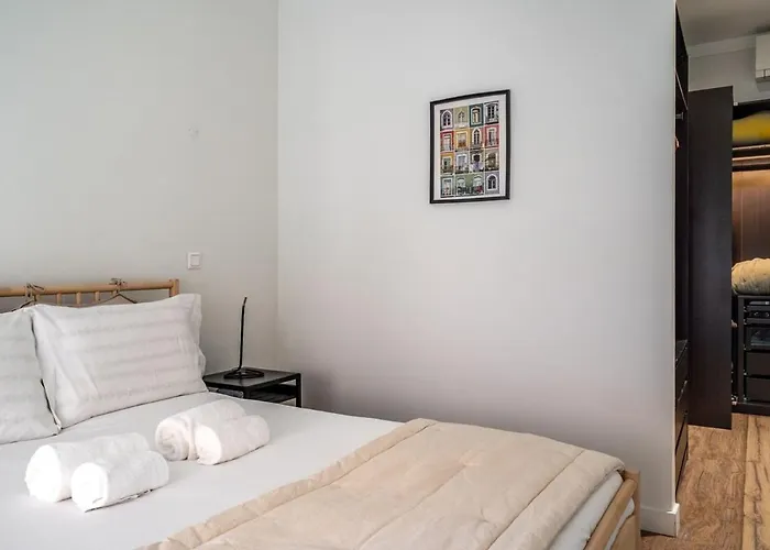 T2 With Ac And Patio Near Av Da Liberdade By Lisbeyond Apartmán