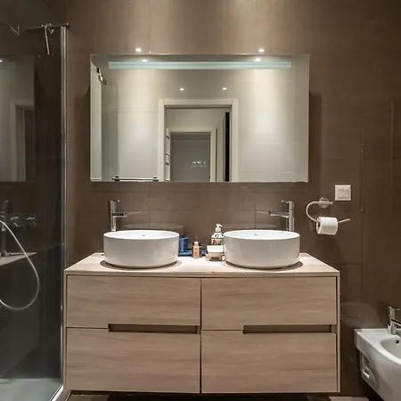 아파트 The Terrace Hideout | 2br Near Av. Da Liberdade By Lisbeyond *