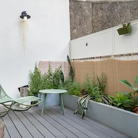 T2 With Ac And Patio Near Av Da Liberdade Lisboa
