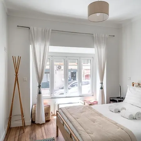 Apartamento T2 With Ac And Patio Near Av Da Liberdade