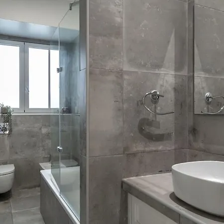 T2 With Ac And Patio Near Av Da Liberdade *
