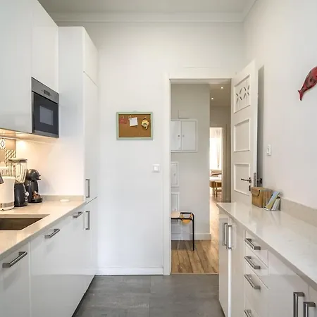 T2 With Ac And Patio Near Av Da Liberdade Lisboa