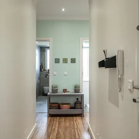 Apartamento T2 With Ac And Patio Near Av Da Liberdade