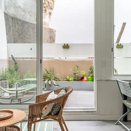 Apartamento T2 With Ac And Patio Near Av Da Liberdade *