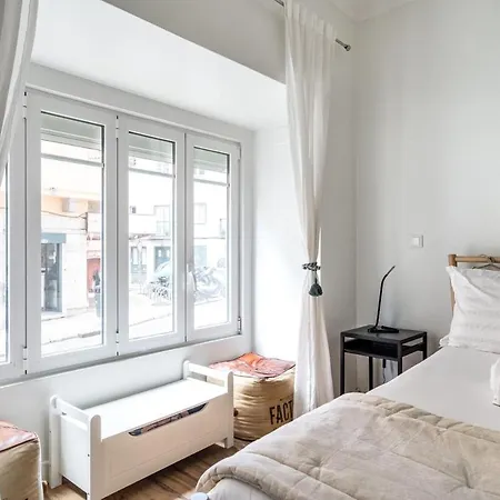 T2 With Ac And Patio Near Av Da Liberdade * Lisboa