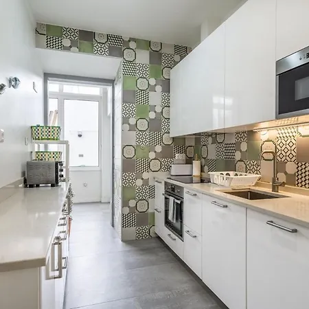 T2 With Ac And Patio Near Av Da Liberdade Lisboa