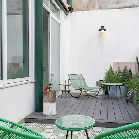T2 With Ac And Patio Near Av Da Liberdade