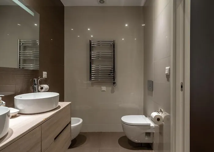 Apartament T2 With Ac And Patio Near Av Da Liberdade By Lisbeyond Lizbona