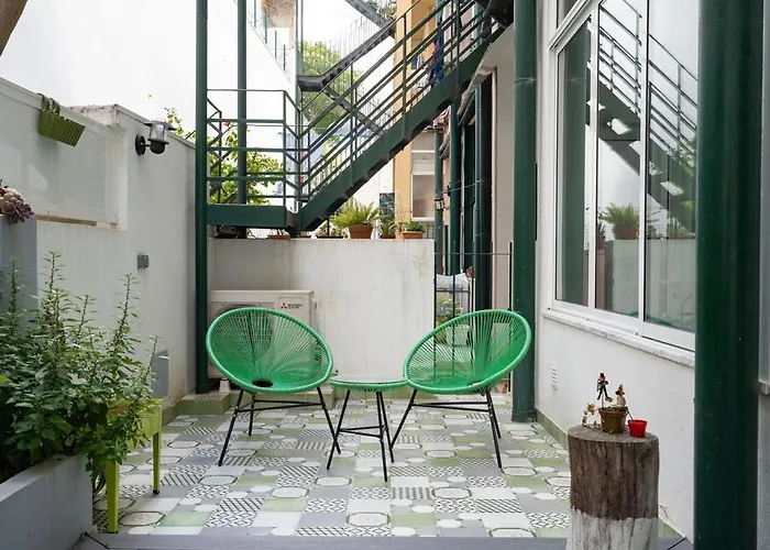 Apartament T2 With Ac And Patio Near Av Da Liberdade By Lisbeyond Lizbona