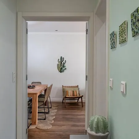 T2 With Ac And Patio Near Av Da Liberdade דירה *