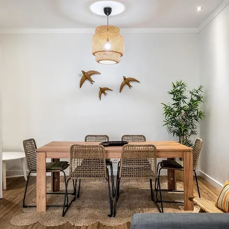 דירה T2 With Ac And Patio Near Av Da Liberdade ליסבון